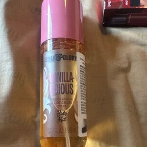 Soap & Glory Vanilla-licious Body Mist